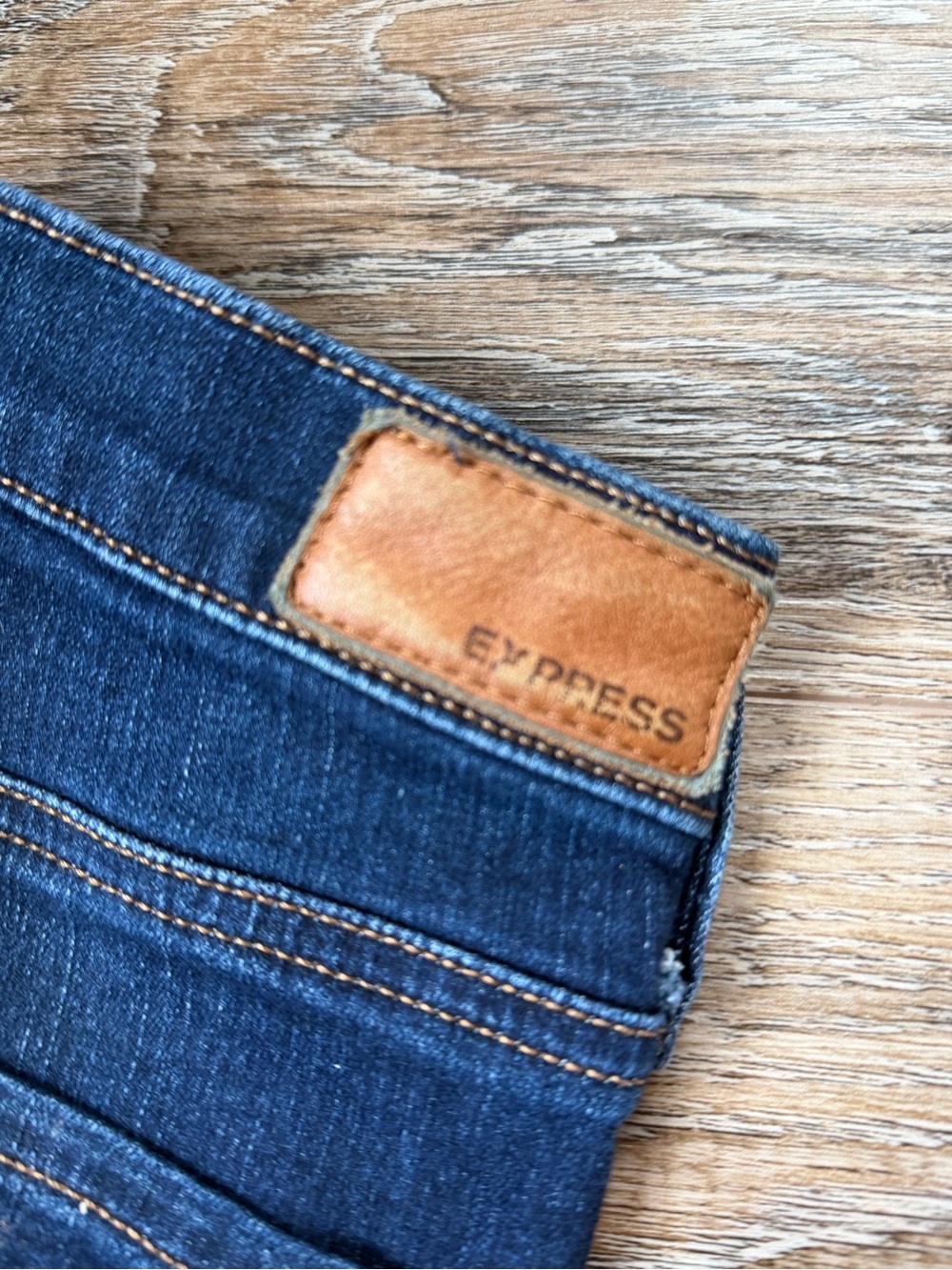 ✨ Express Legging Mid Rise Jeans ✨ - Picture 3 of 7